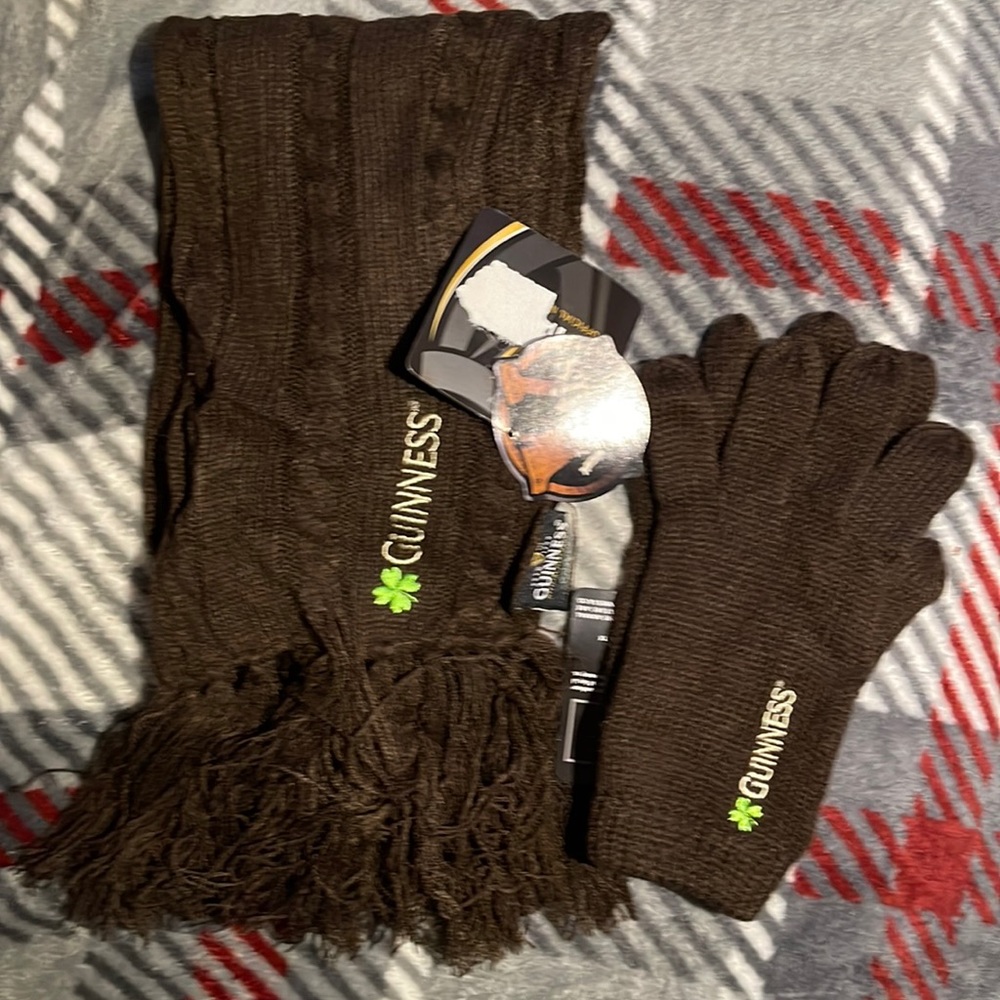 GUINNESS 🍀 BEER 🍀 Official Merchandise 🧤 GLOVES 🧤🧣SCARF NWT Era Y2K-2009